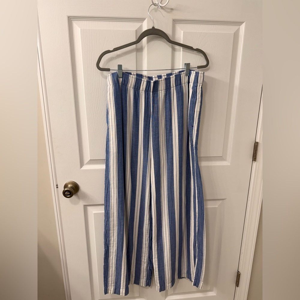 Old Navy Women's pants in Blue and White Stripes